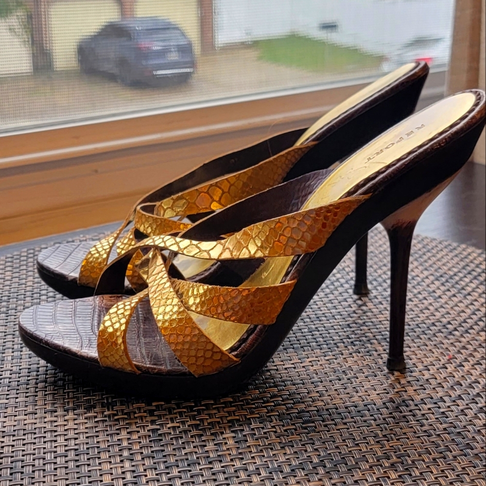 REPORT SIGNATURE GOLD STRAPPY OPEN BACK PLATFORM STILETTOS SIZE 8M PRE-OWNED